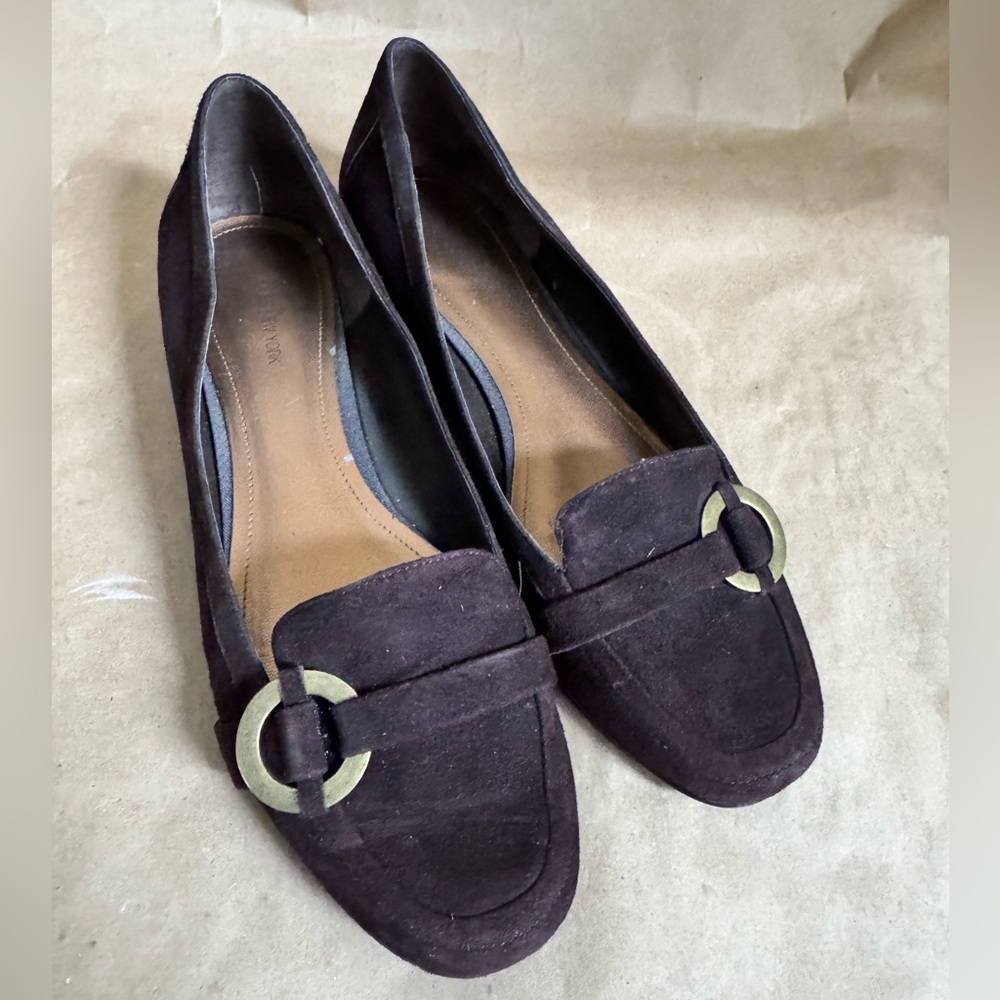 Jones New York Brown Suede Buckled 0.75” Heel Loafer Pumps. Size 8.5